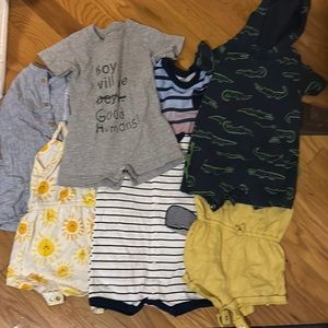 Bundle of 7 unisex/gender neutral baby rompers (mostly size 6-12 mo)